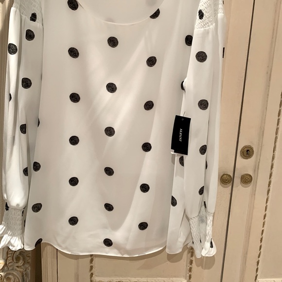 Gorgeous brand new Alfani white dotted blouse in black.size : M - Picture 9 of 13